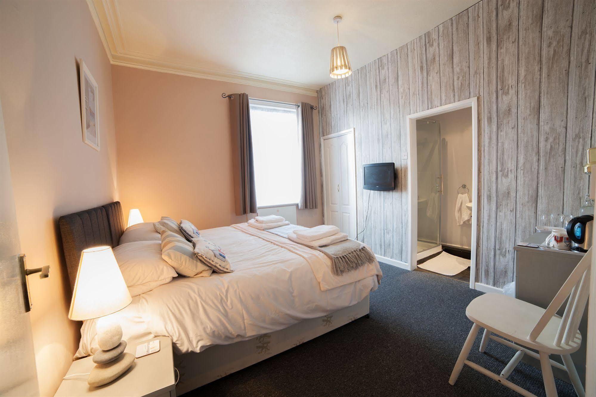 본머스 웨이브 인 비앤비 B&B 외부 사진